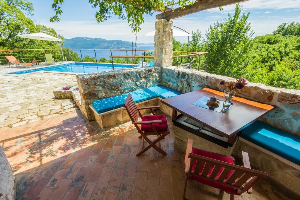 Ivanini Secluded Stone Villa With A Stunning View Брсеч Экстерьер фото